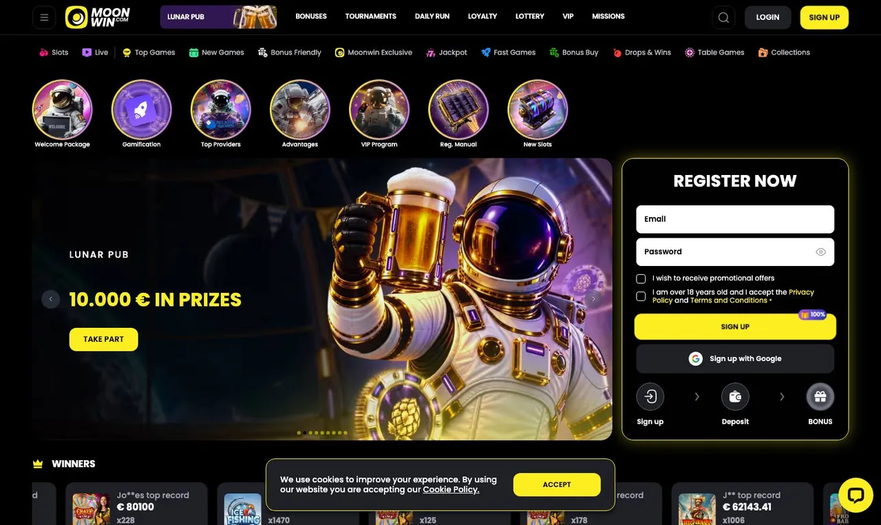 MoonWin home page on desktop